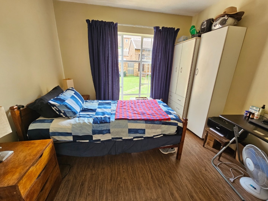 2 Bedroom Property for Sale in Die Hoewes Gauteng