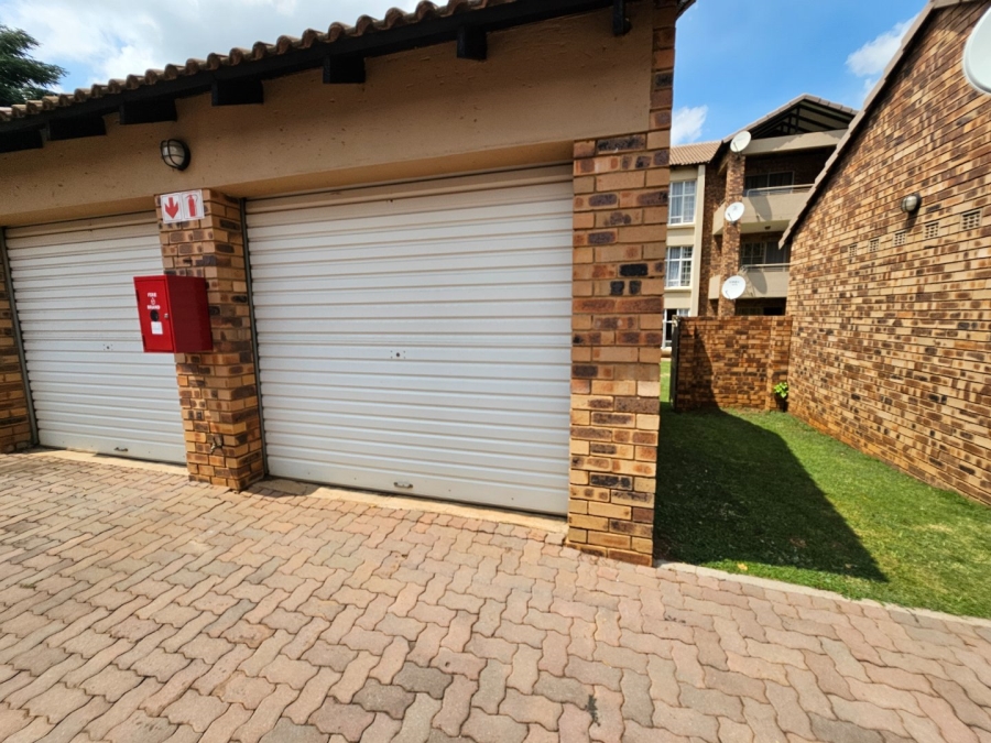 2 Bedroom Property for Sale in Die Hoewes Gauteng