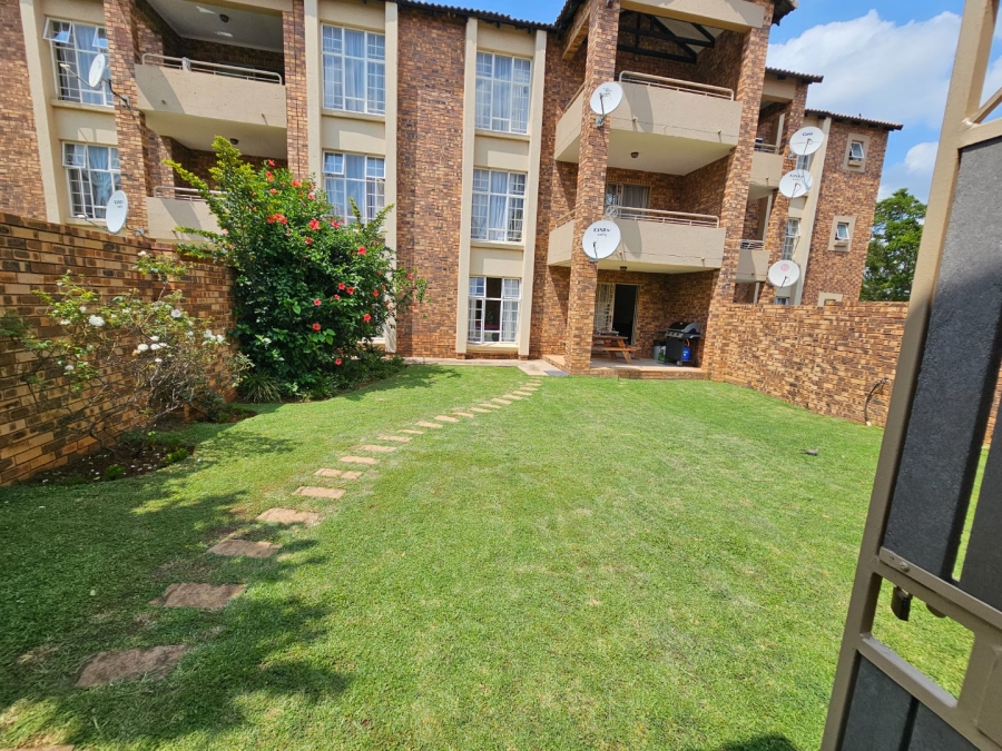 2 Bedroom Property for Sale in Die Hoewes Gauteng