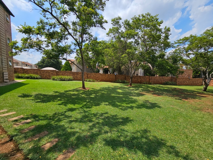 2 Bedroom Property for Sale in Die Hoewes Gauteng