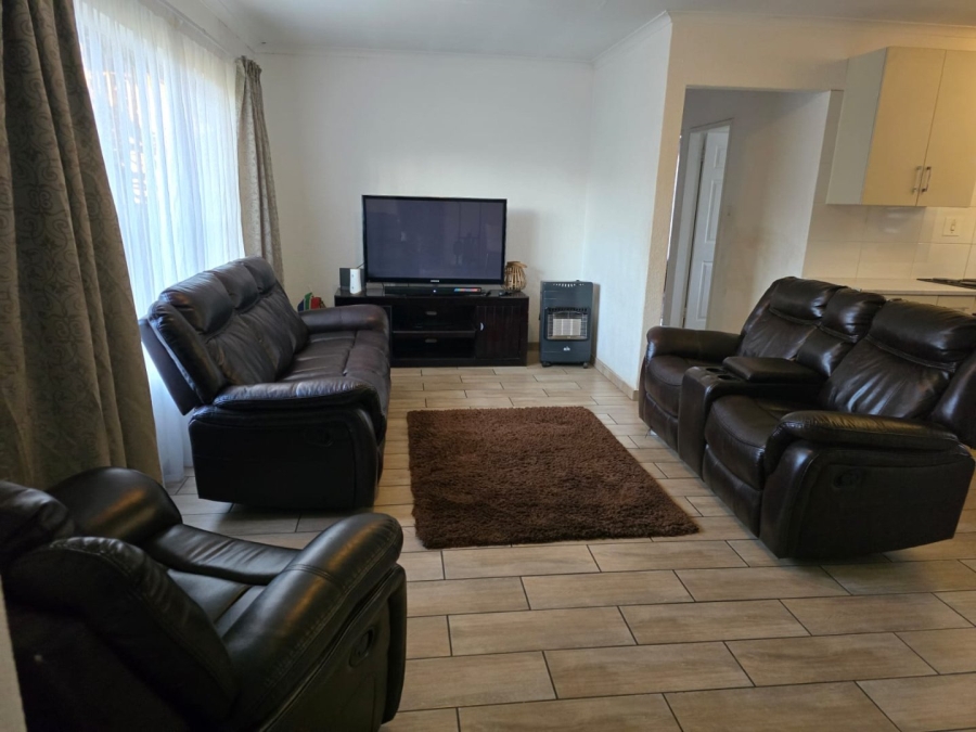 To Let 2 Bedroom Property for Rent in Witfield Gauteng