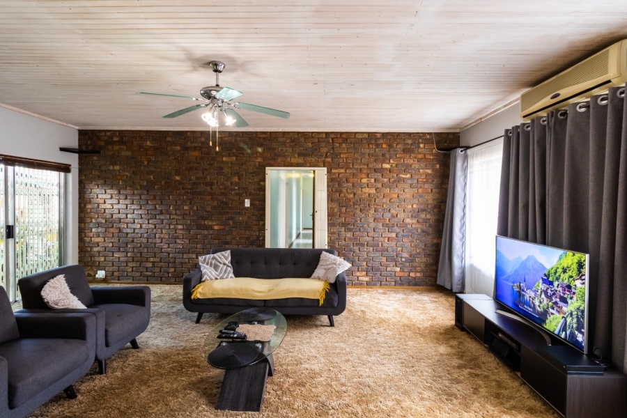 4 Bedroom Property for Sale in Zwartkop Gauteng