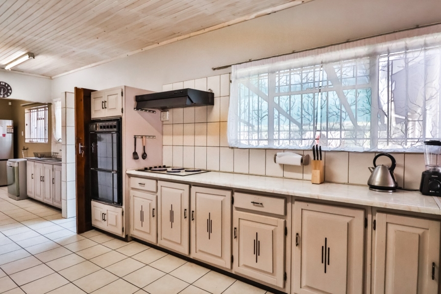 4 Bedroom Property for Sale in Zwartkop Gauteng