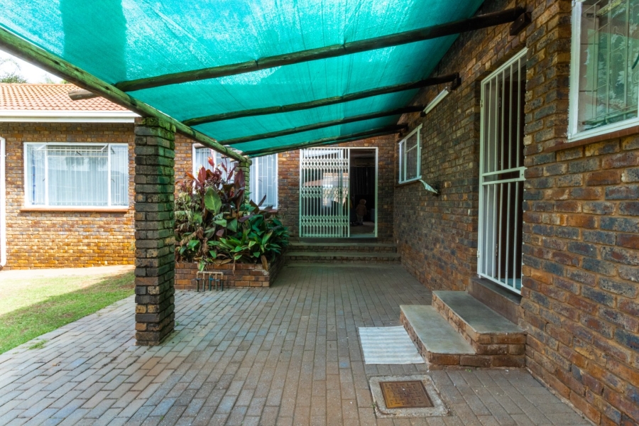 4 Bedroom Property for Sale in Zwartkop Gauteng