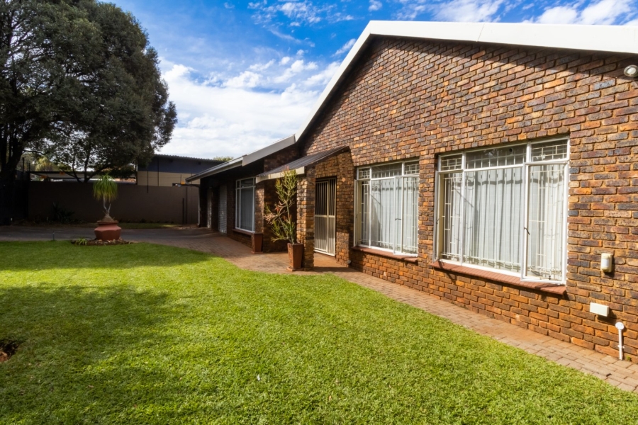4 Bedroom Property for Sale in Zwartkop Gauteng