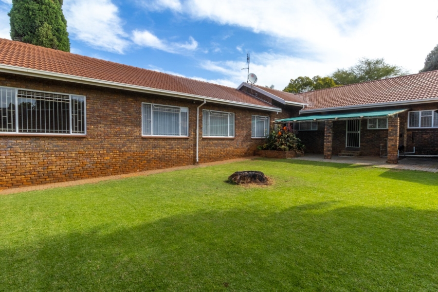 4 Bedroom Property for Sale in Zwartkop Gauteng
