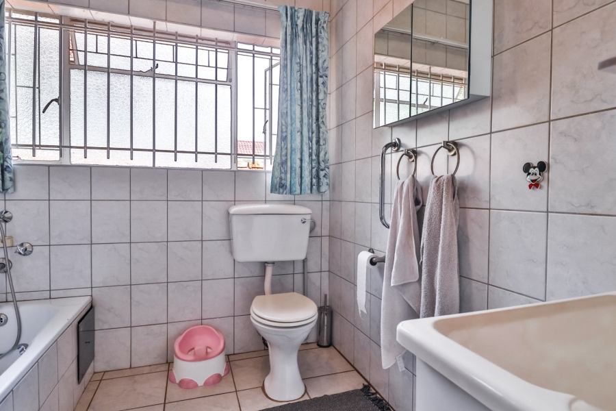 4 Bedroom Property for Sale in Zwartkop Gauteng