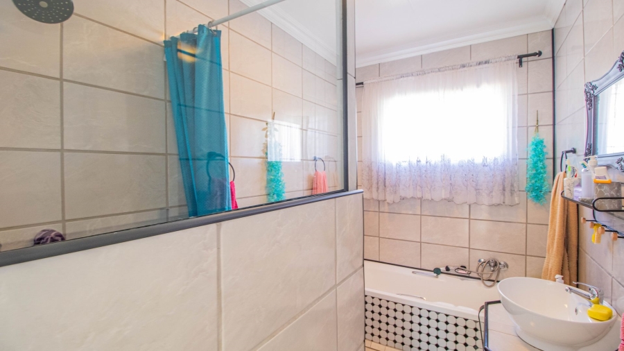 3 Bedroom Property for Sale in Bonaero Park Gauteng