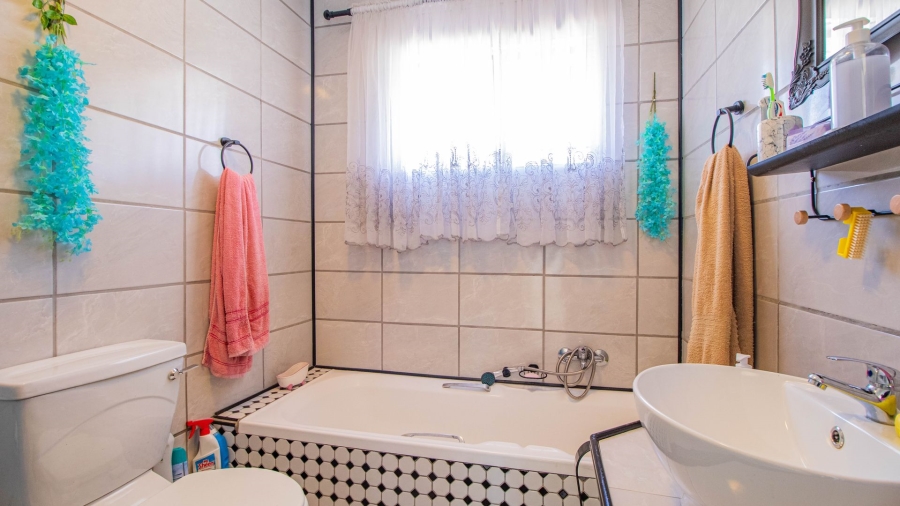 3 Bedroom Property for Sale in Bonaero Park Gauteng