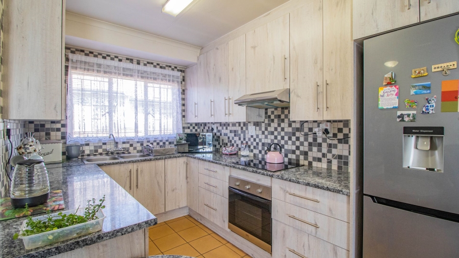 3 Bedroom Property for Sale in Bonaero Park Gauteng