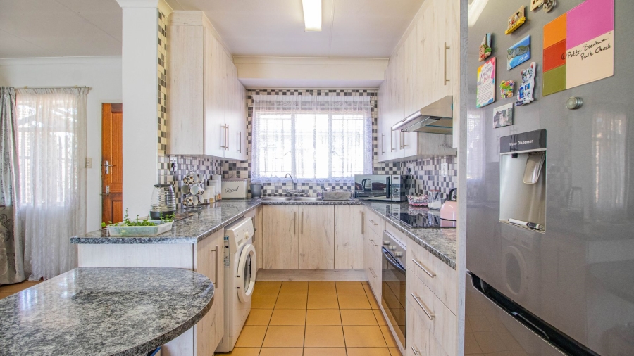 3 Bedroom Property for Sale in Bonaero Park Gauteng