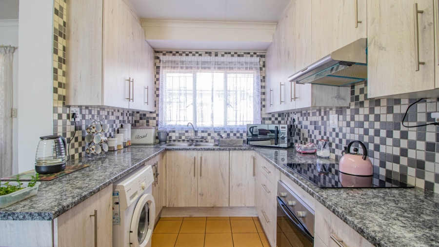 3 Bedroom Property for Sale in Bonaero Park Gauteng