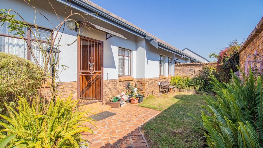 3 Bedroom Property for Sale in Bonaero Park Gauteng