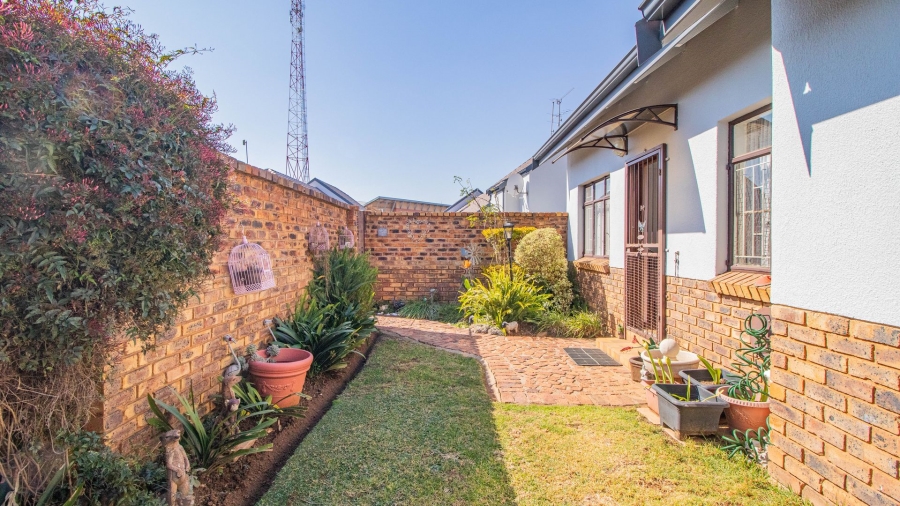 3 Bedroom Property for Sale in Bonaero Park Gauteng
