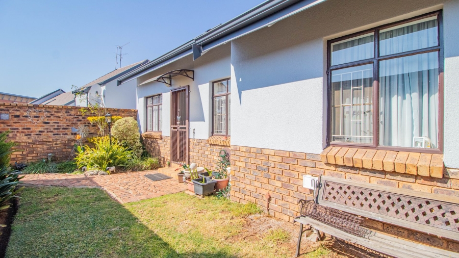 3 Bedroom Property for Sale in Bonaero Park Gauteng