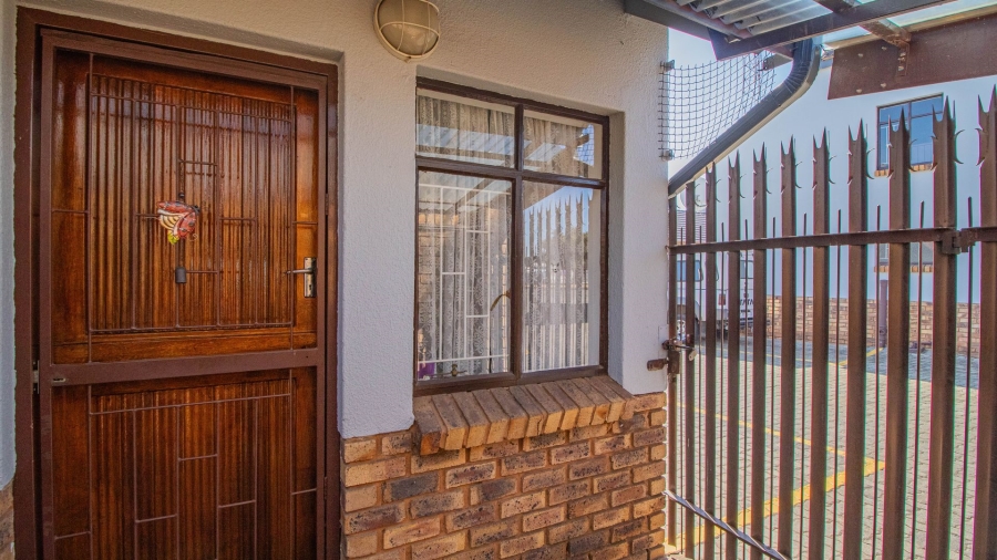 3 Bedroom Property for Sale in Bonaero Park Gauteng