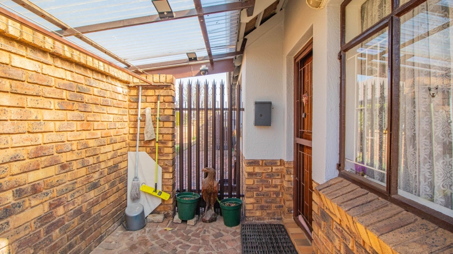 3 Bedroom Property for Sale in Bonaero Park Gauteng