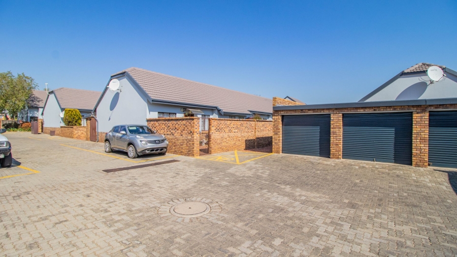 3 Bedroom Property for Sale in Bonaero Park Gauteng