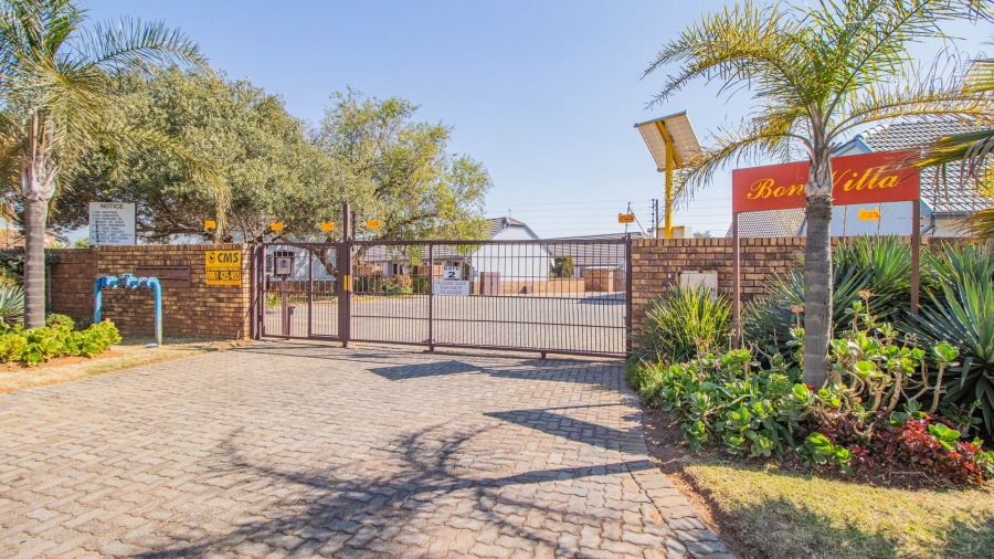 3 Bedroom Property for Sale in Bonaero Park Gauteng