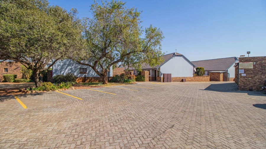 3 Bedroom Property for Sale in Bonaero Park Gauteng