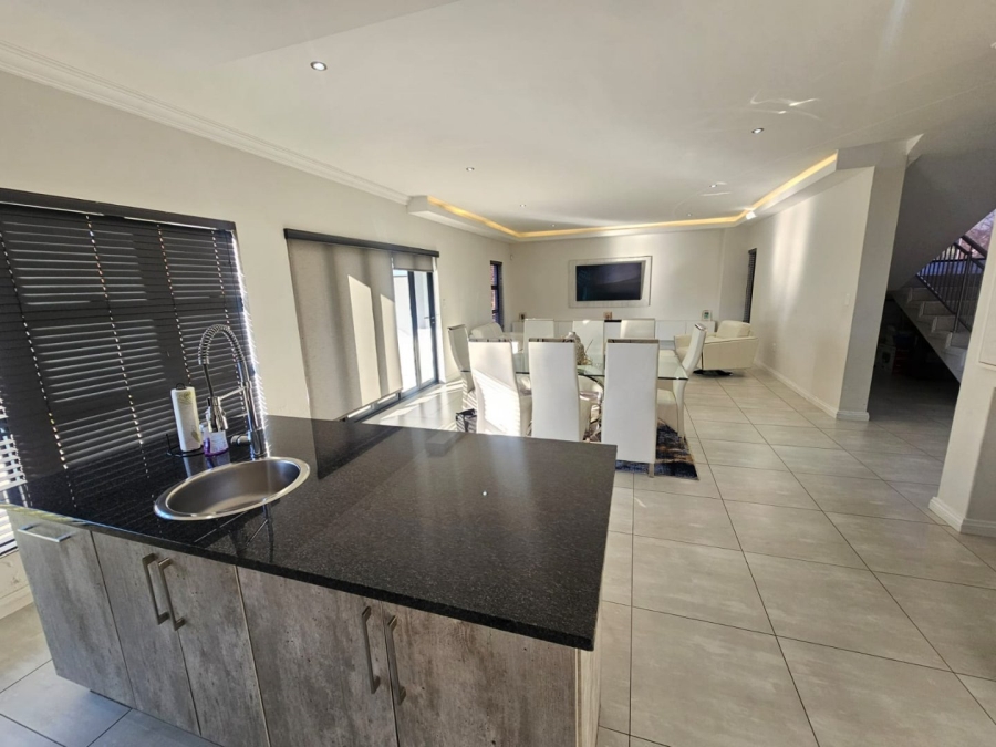 To Let 3 Bedroom Property for Rent in Monavoni Gauteng