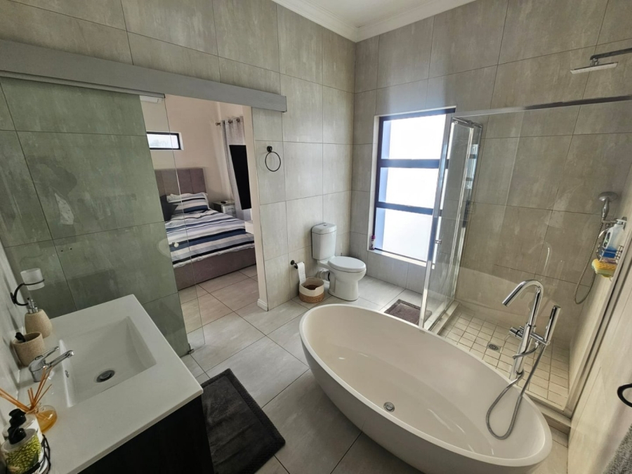 To Let 3 Bedroom Property for Rent in Monavoni Gauteng