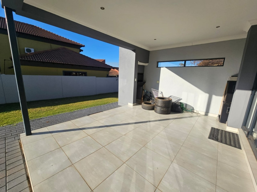 To Let 3 Bedroom Property for Rent in Monavoni Gauteng