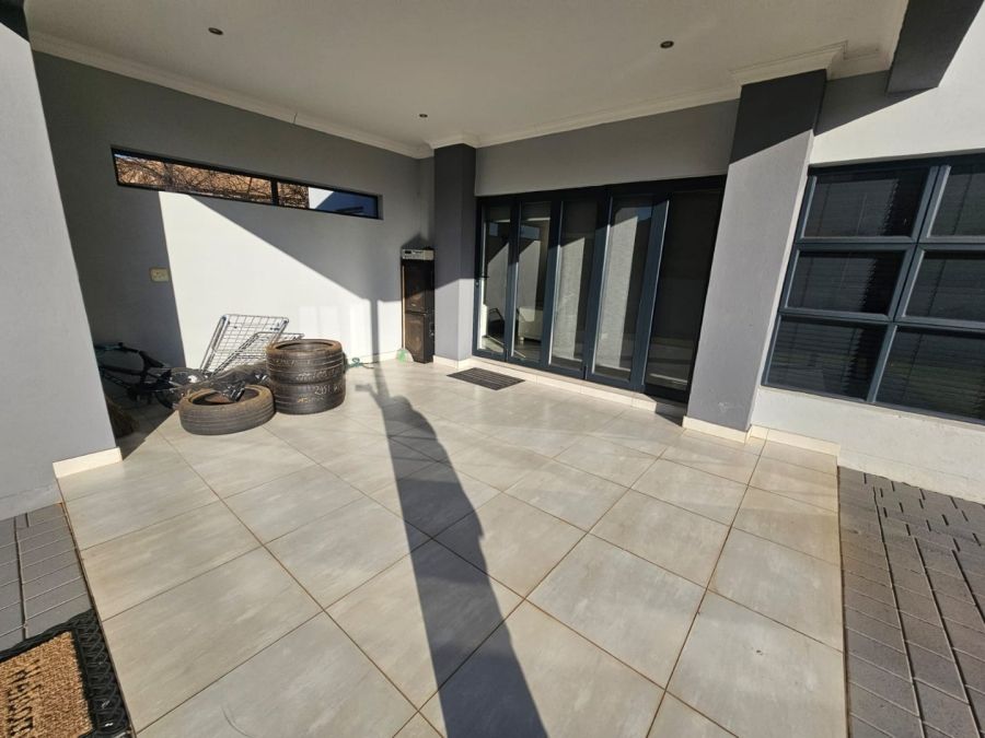 To Let 3 Bedroom Property for Rent in Monavoni Gauteng