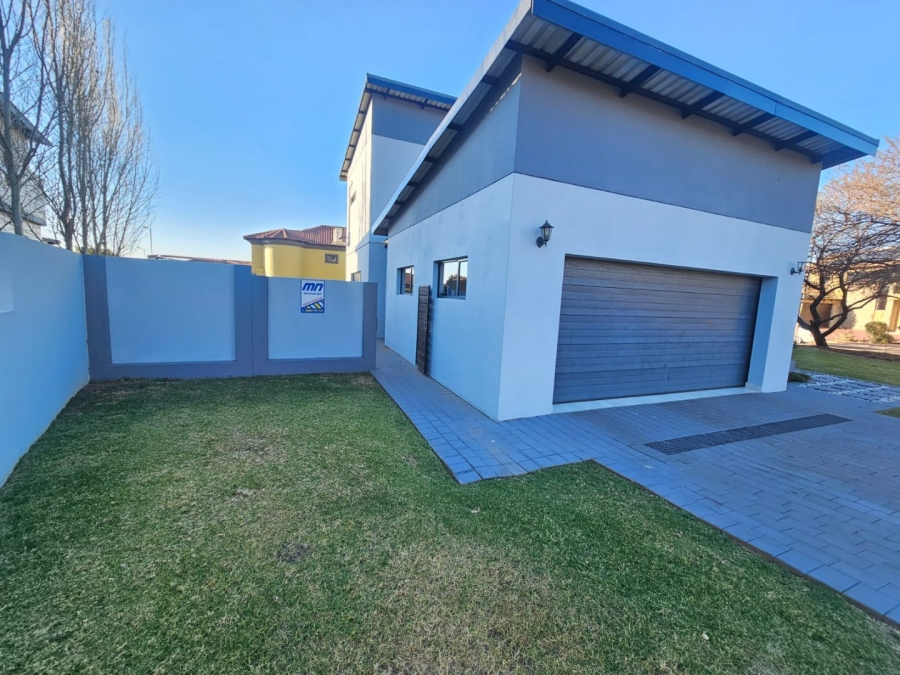 To Let 3 Bedroom Property for Rent in Monavoni Gauteng