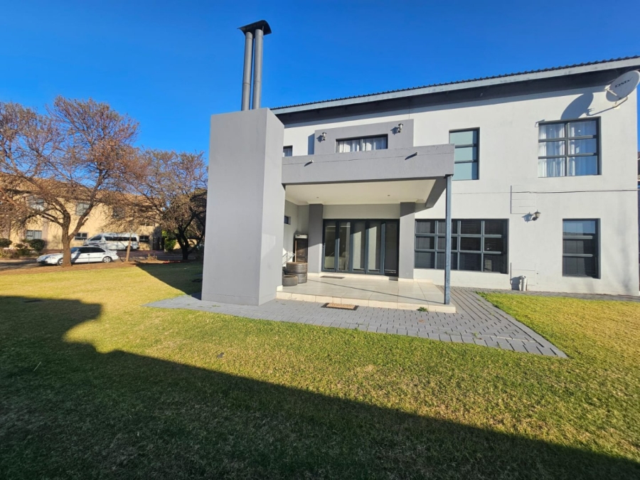 3 Bedroom Property for Sale in Monavoni Gauteng