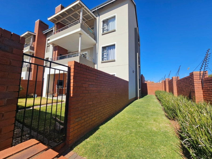 2 Bedroom Property for Sale in Louwlardia Gauteng