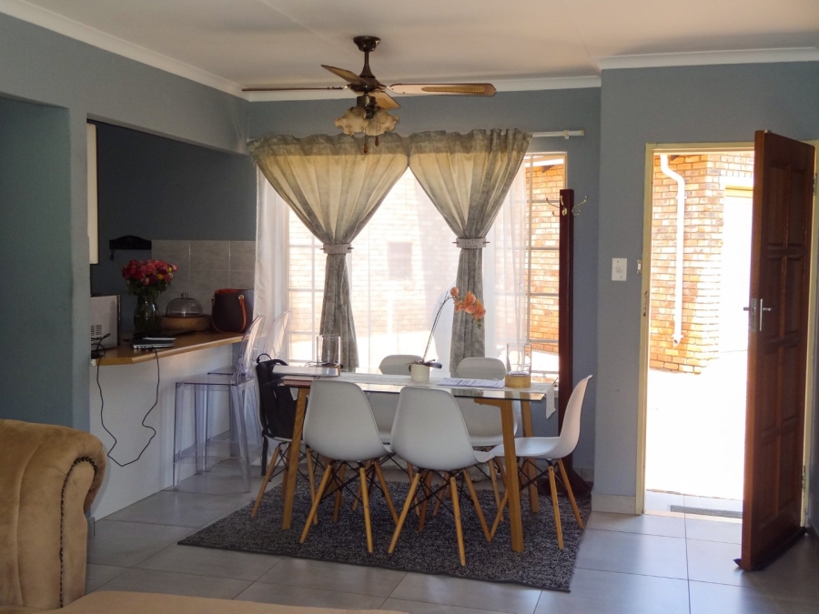 To Let 2 Bedroom Property for Rent in Eldoraigne Gauteng