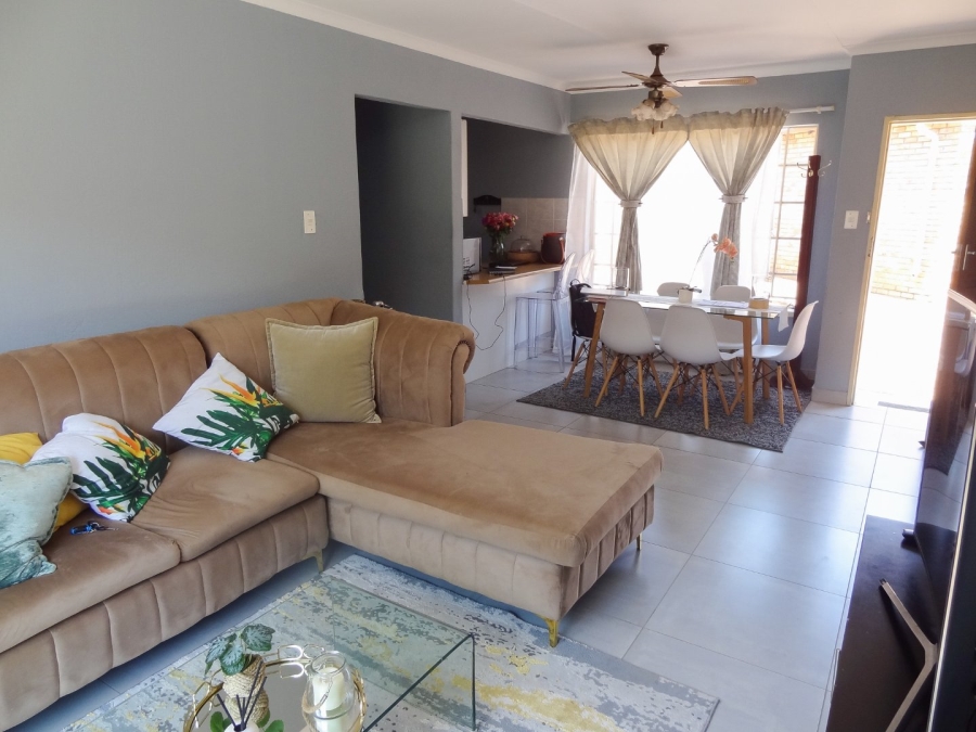 To Let 2 Bedroom Property for Rent in Eldoraigne Gauteng