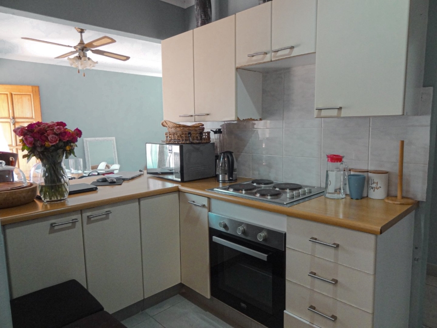 To Let 2 Bedroom Property for Rent in Eldoraigne Gauteng