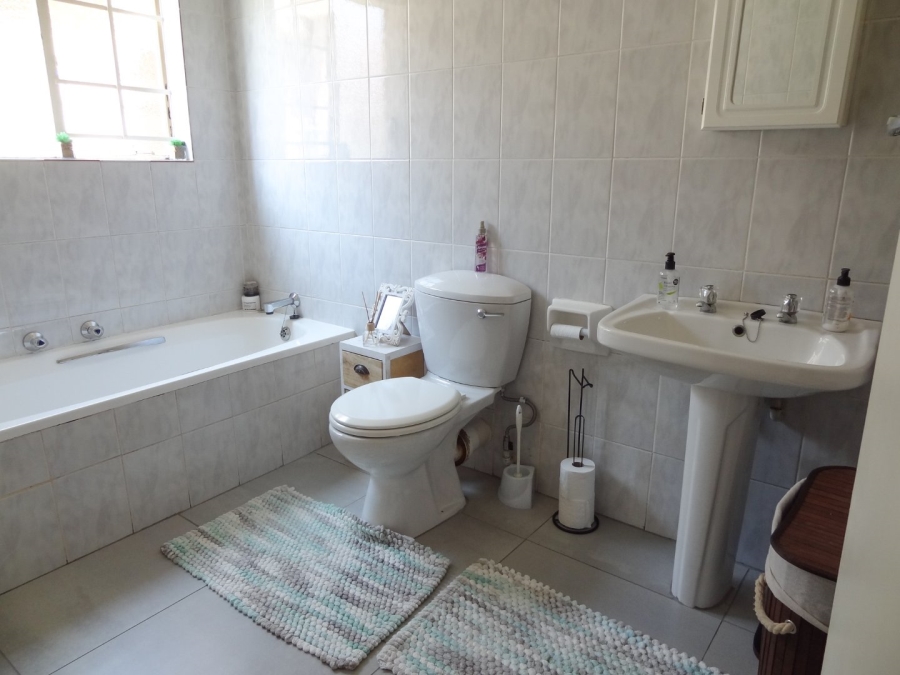 To Let 2 Bedroom Property for Rent in Eldoraigne Gauteng