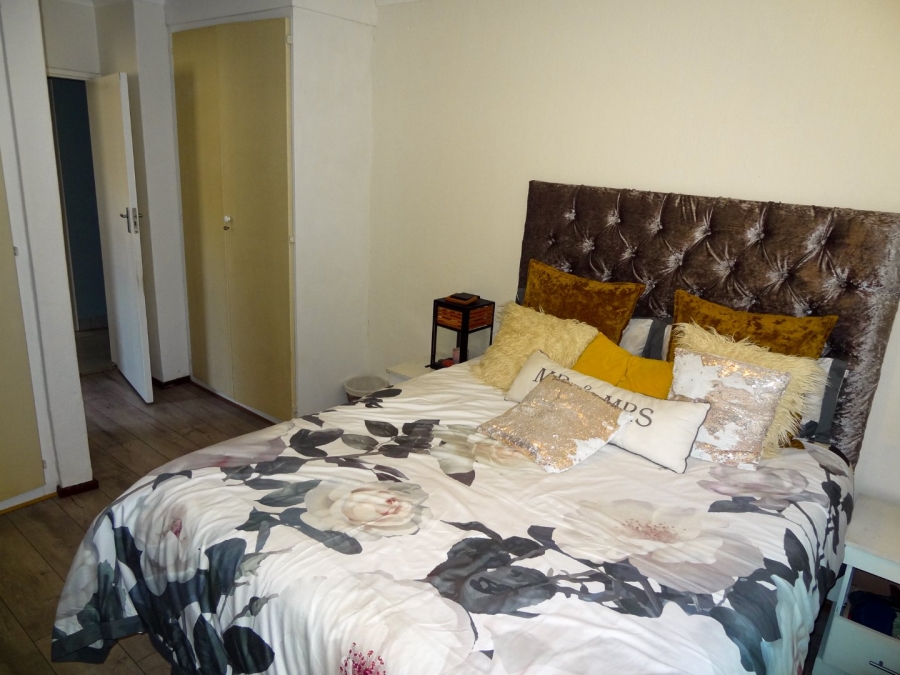 To Let 2 Bedroom Property for Rent in Eldoraigne Gauteng