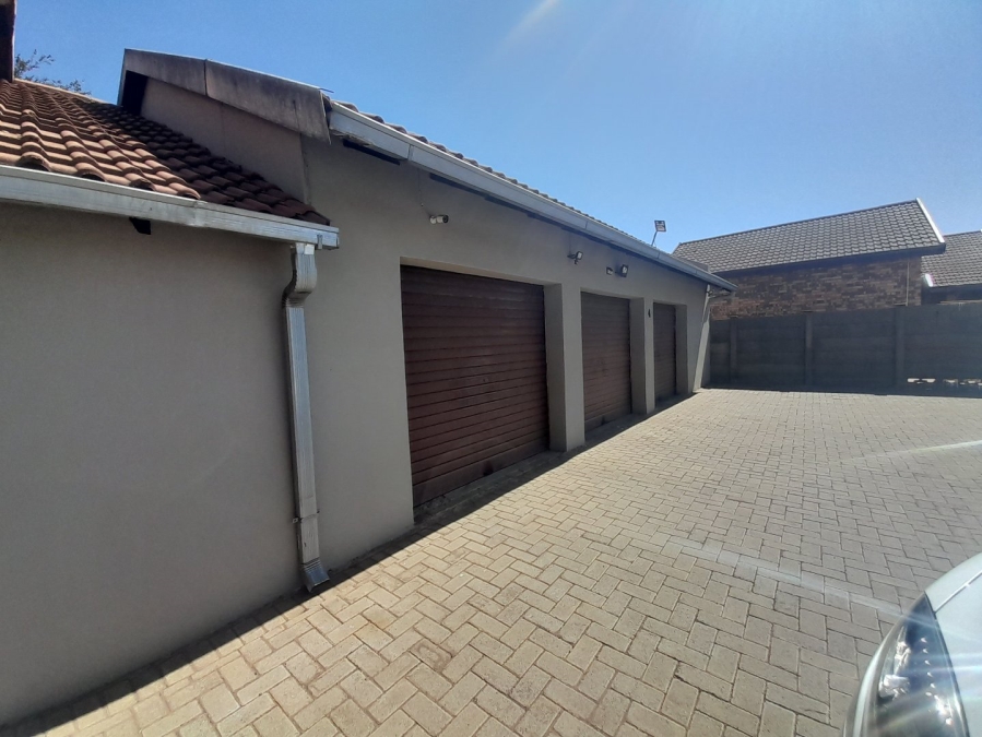 3 Bedroom Property for Sale in Bonanne Gauteng