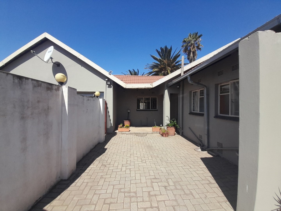 3 Bedroom Property for Sale in Bonanne Gauteng