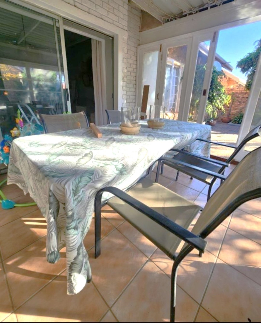 2 Bedroom Property for Sale in Rooihuiskraal North Gauteng