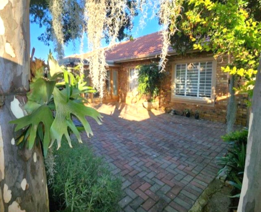 2 Bedroom Property for Sale in Rooihuiskraal North Gauteng