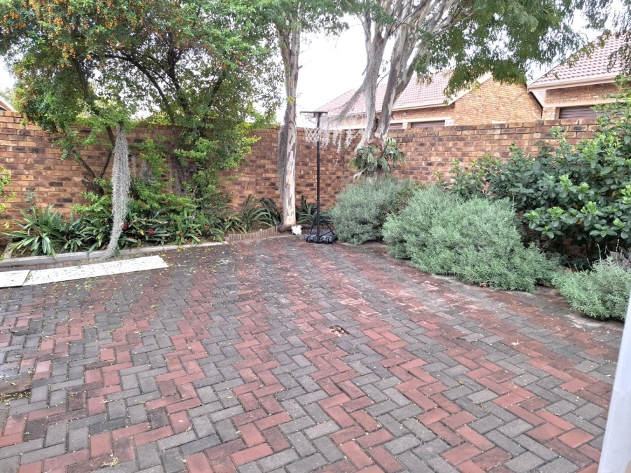 2 Bedroom Property for Sale in Amberfield Gauteng