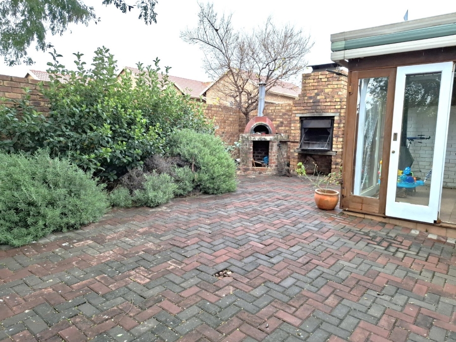 2 Bedroom Property for Sale in Amberfield Gauteng