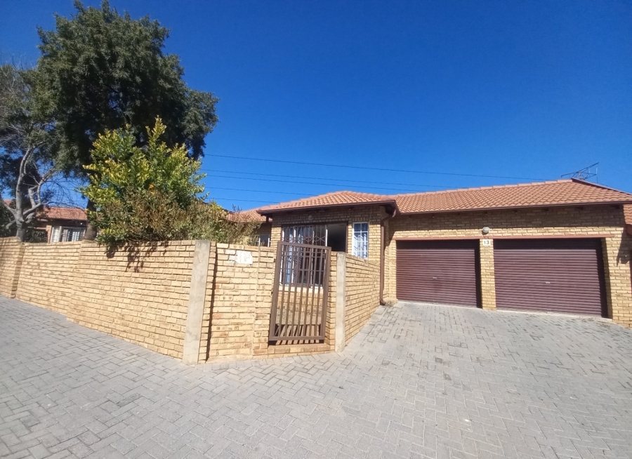 3 Bedroom Property for Sale in Kosmosdal Gauteng