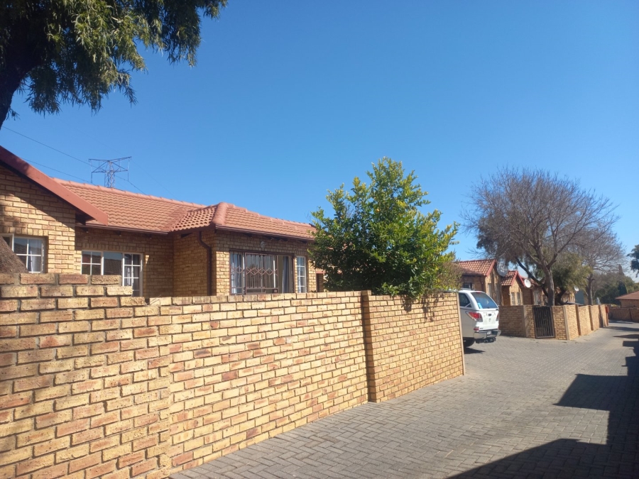 3 Bedroom Property for Sale in Kosmosdal Gauteng