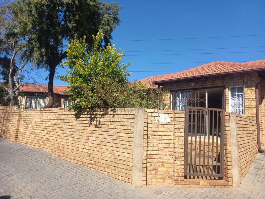 3 Bedroom Property for Sale in Kosmosdal Gauteng