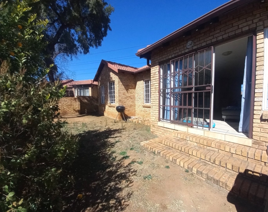 3 Bedroom Property for Sale in Kosmosdal Gauteng