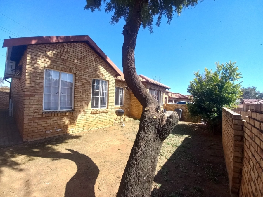 3 Bedroom Property for Sale in Kosmosdal Gauteng