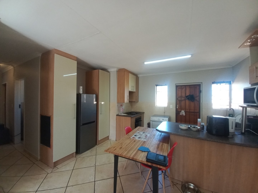 3 Bedroom Property for Sale in Kosmosdal Gauteng