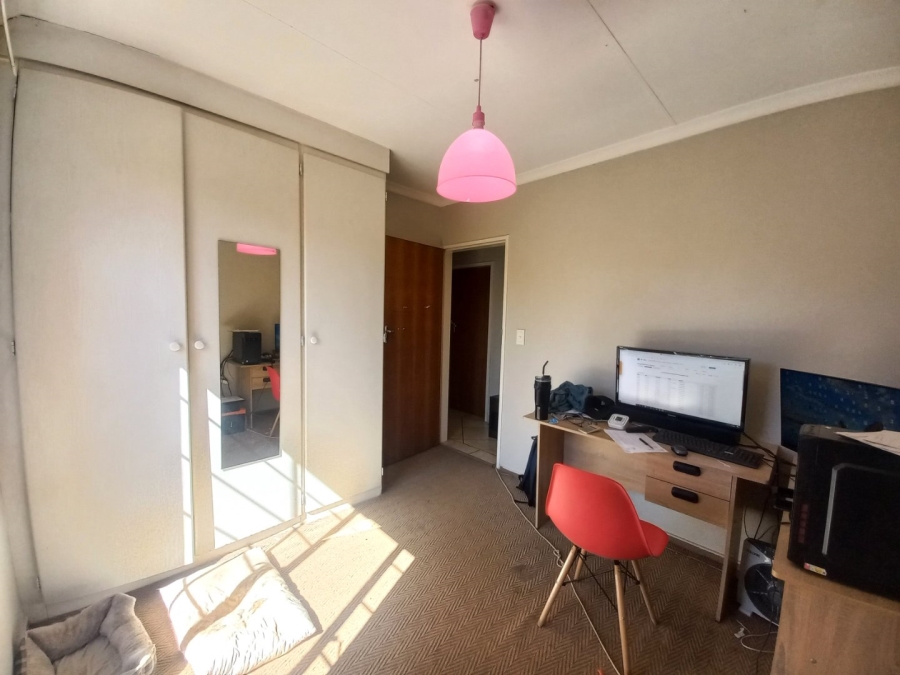 3 Bedroom Property for Sale in Kosmosdal Gauteng