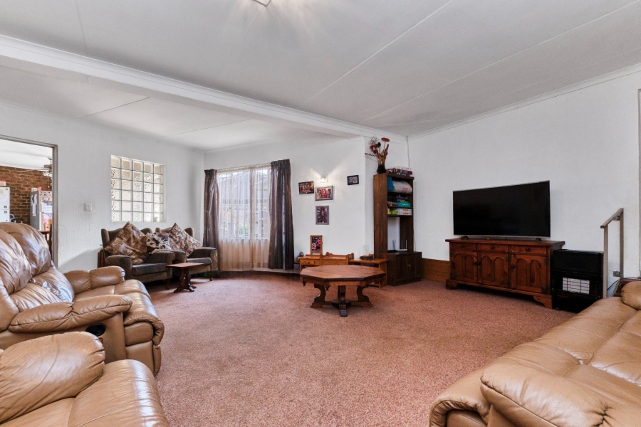 4 Bedroom Property for Sale in Witpoortjie Gauteng